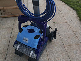 海豚泳池吸污機(jī)